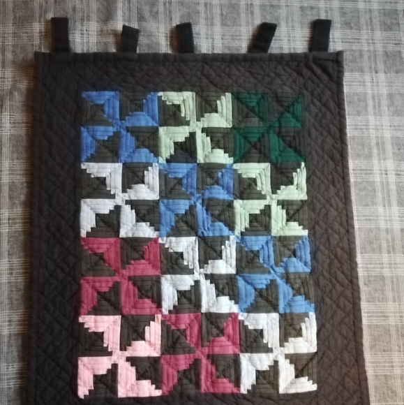 Vintage Handstitched Mineature Log Cabin Quilt Wall Hanging or Table Accent - Picture 3 of 6